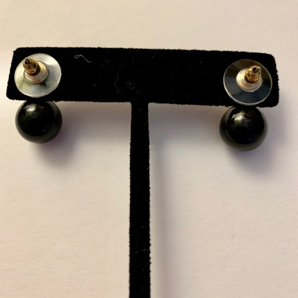 Stud Black Earrings - Picture 4 of 5